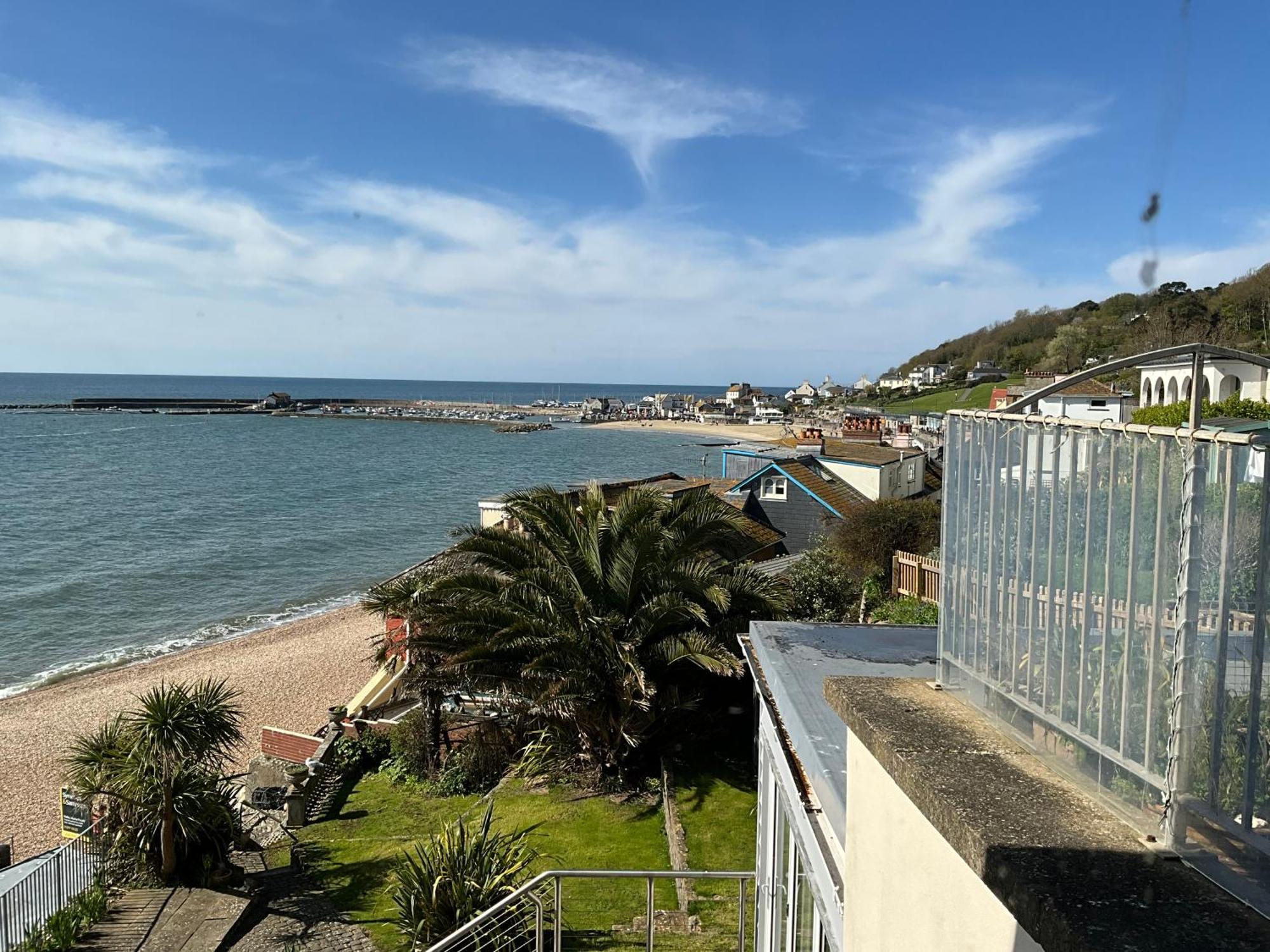 High Tides Apartment Лайм Риджис Екстериор снимка