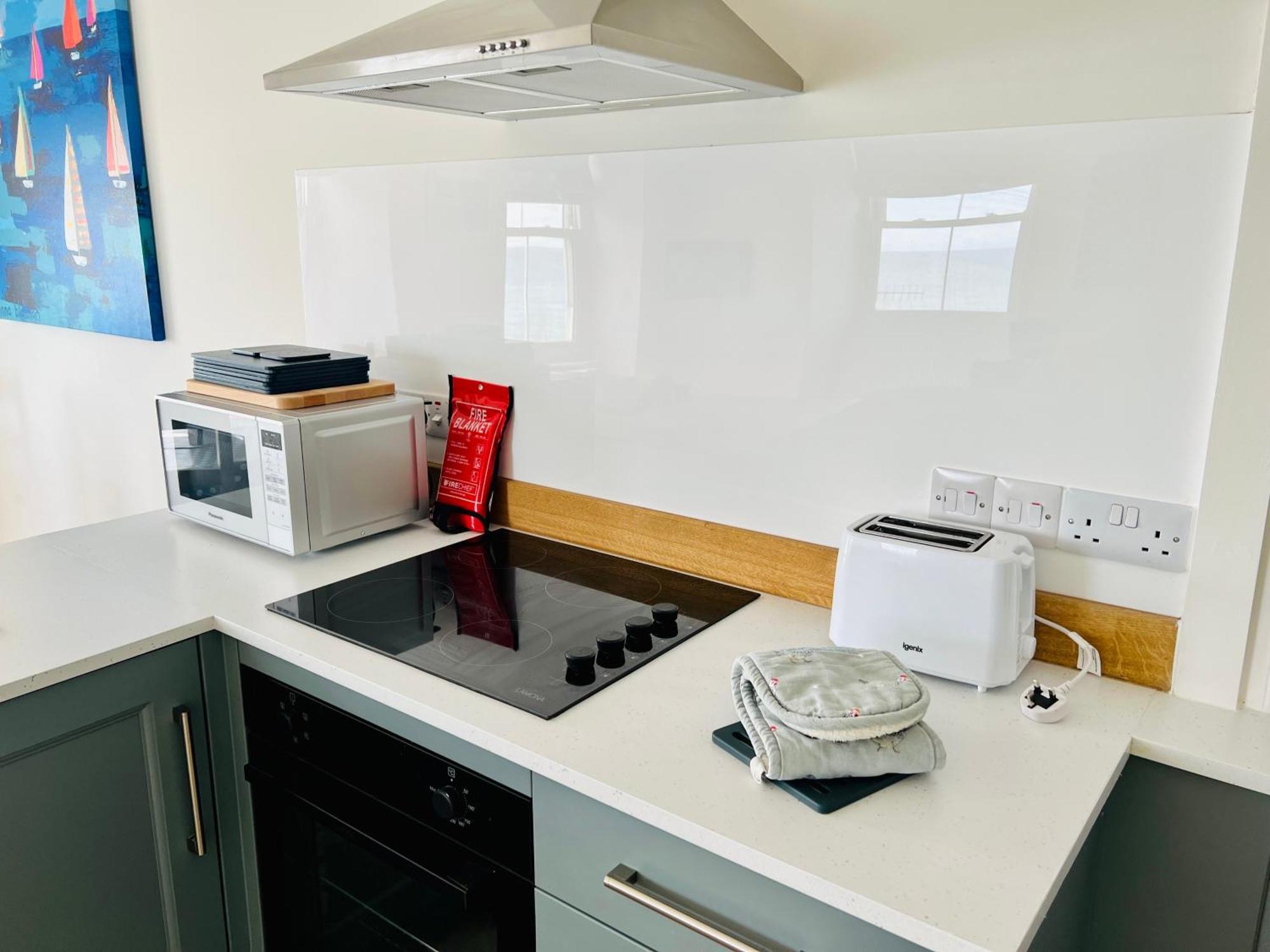 High Tides Apartment Лайм Риджис Екстериор снимка