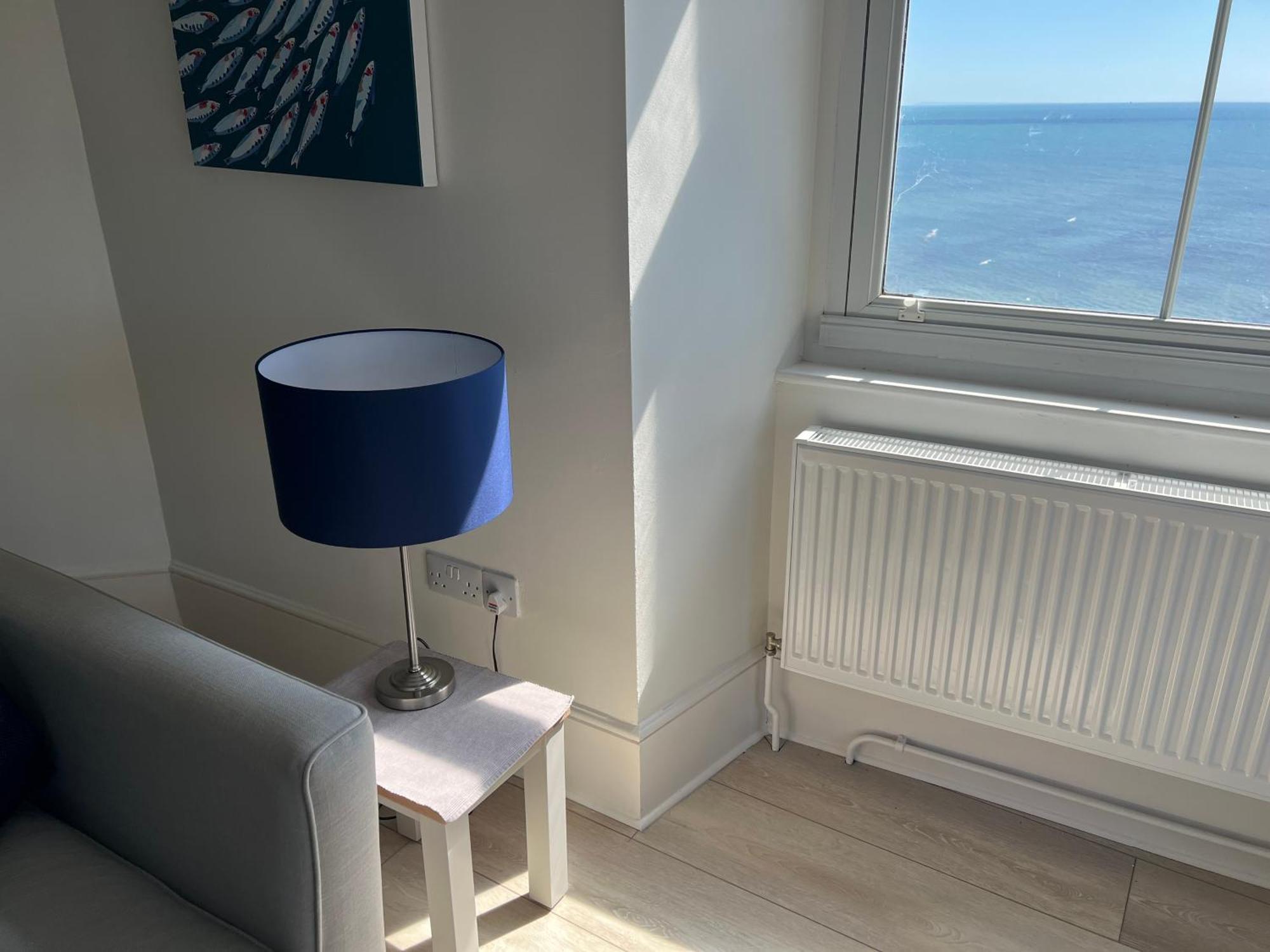 High Tides Apartment Лайм Риджис Екстериор снимка