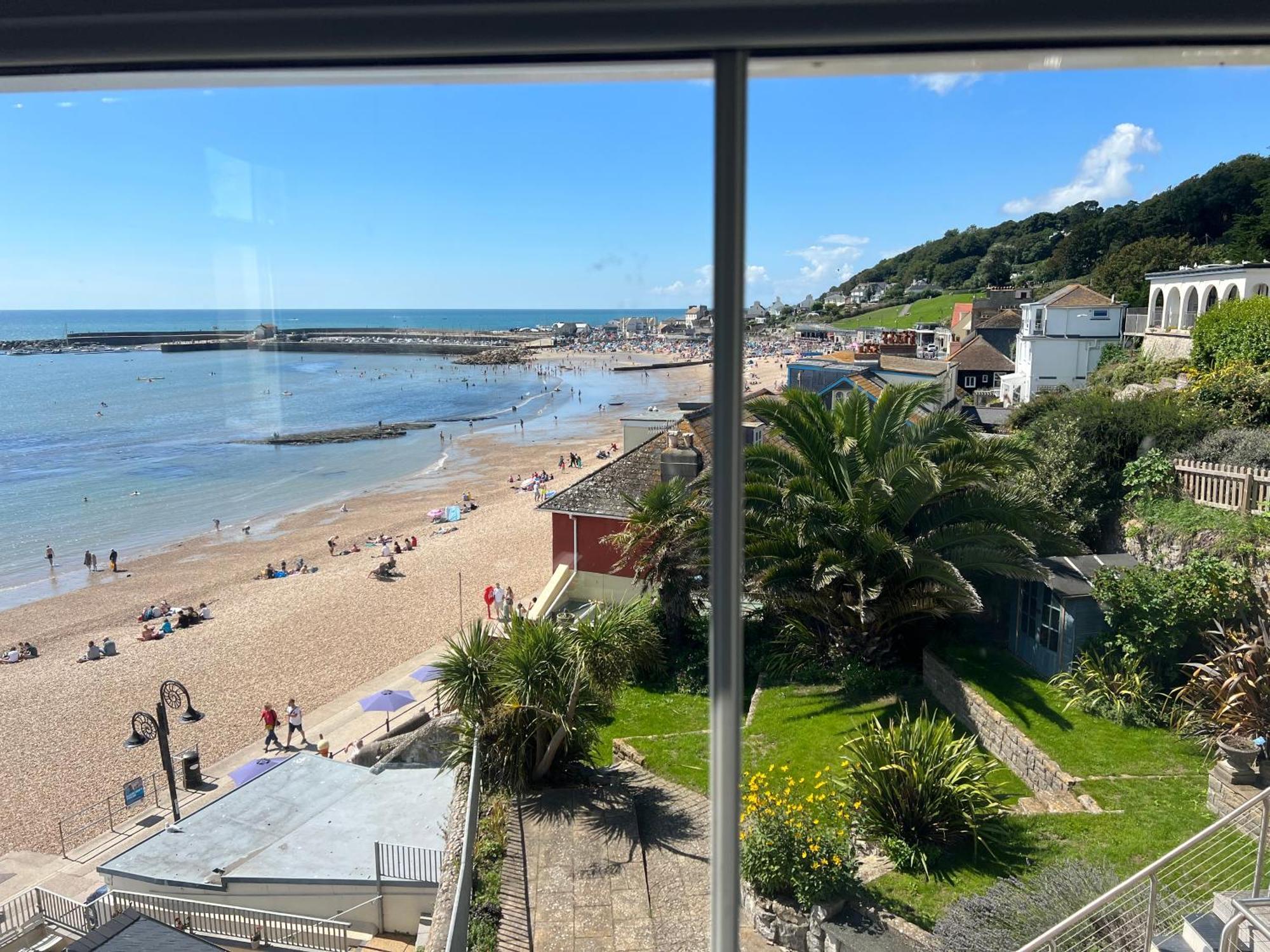 High Tides Apartment Лайм Риджис Екстериор снимка